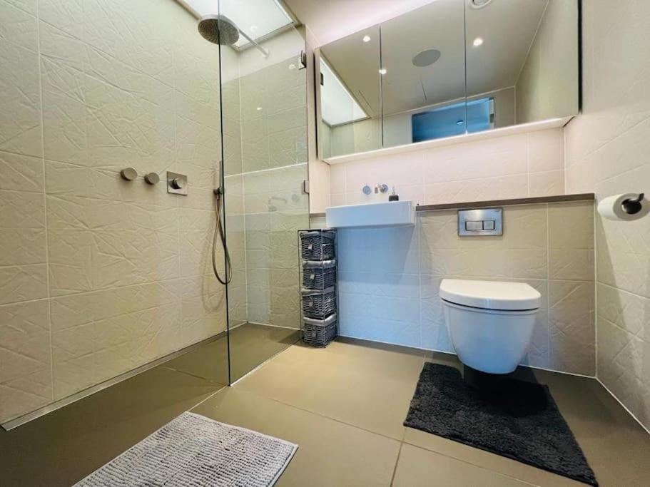 New Manhattan Loft Gardens Stratford Лондон Экстерьер фото