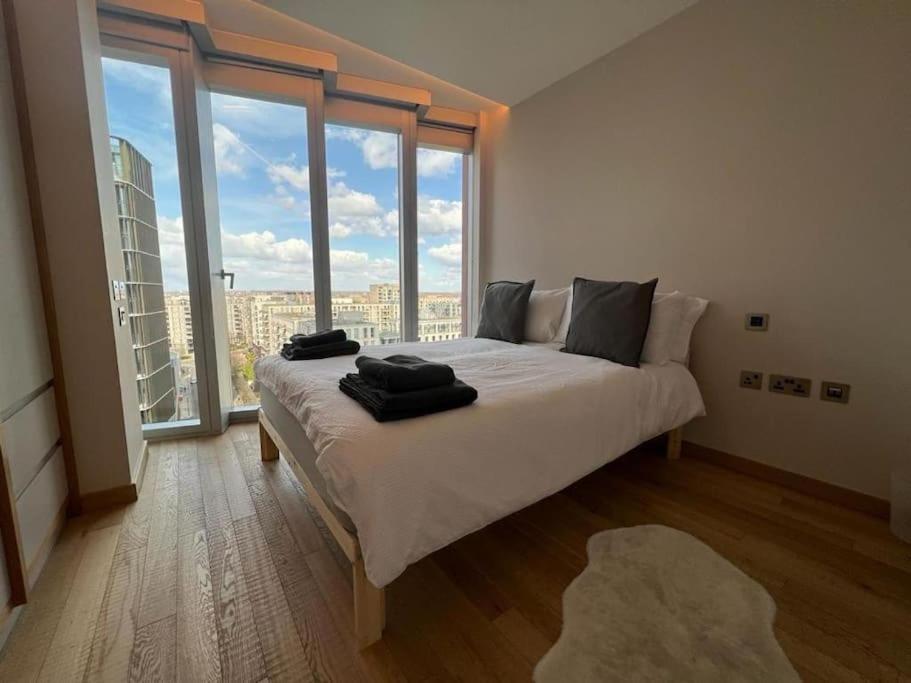 New Manhattan Loft Gardens Stratford Лондон Экстерьер фото