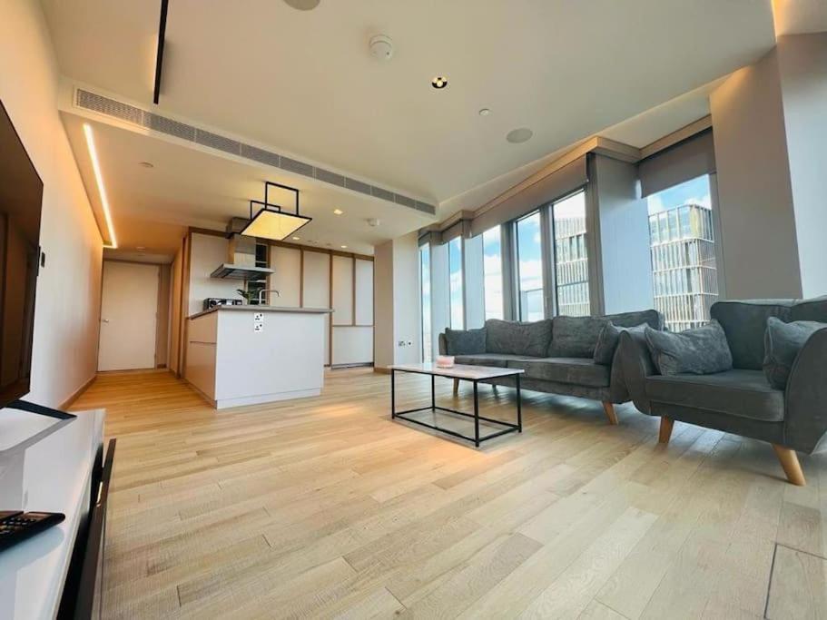 New Manhattan Loft Gardens Stratford Лондон Экстерьер фото